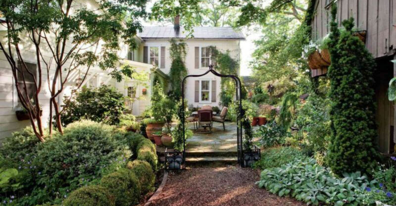 6 Front Entrance Features That Are Always Eyesores, According To Designers