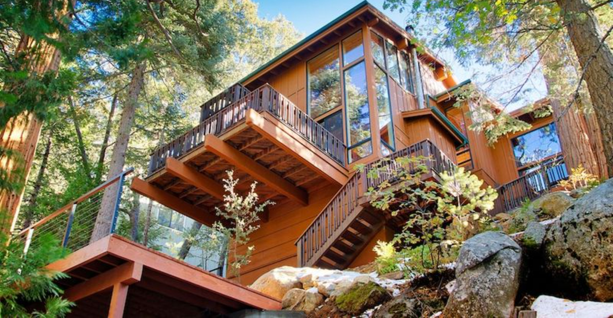 7 Amazing Treehouses You Can Actually Live In - Decor Hint 7 Amazing Treehouses You Can Actually Live In - Decor Hint