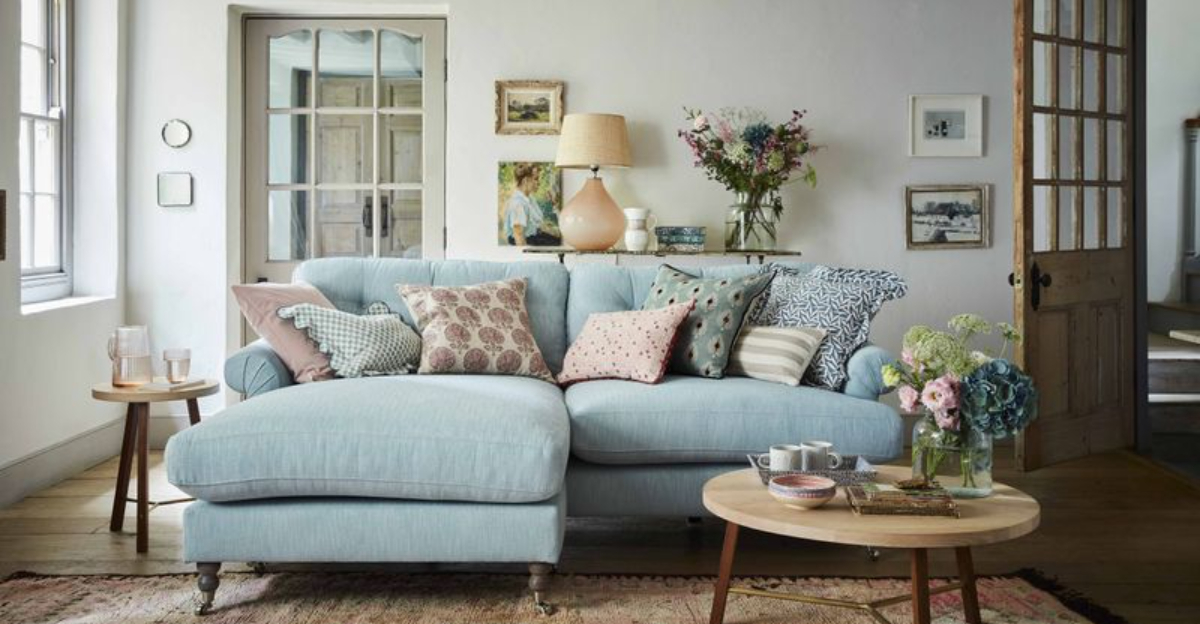 7 Old-Fashioned Couch Colors Still Hiding In Kentucky Homes, And 8 Better Picks For 2025 - Decor Hint 7 Old Fashioned Couch Colors Still Hiding In Kentucky Homes And 8 Better Picks For 2025 - Decor Hint