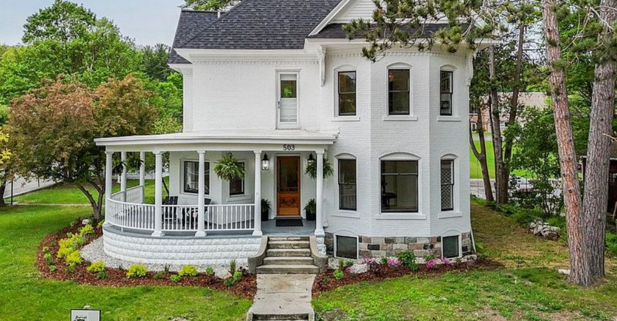 8 Curb Appeal Classics Michigan Homeowners Can't Stop Showing Off - Decor Hint 8 Curb Appeal Classics Michigan Homeowners Cant Stop Showing Off - Decor Hint