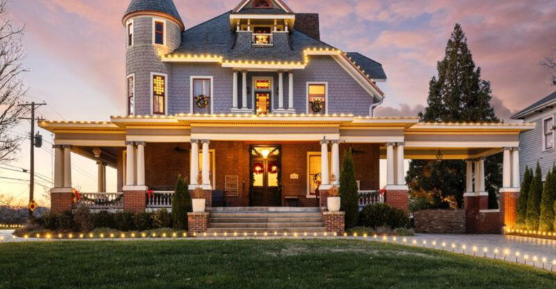 8 Tennessee Curb Appeal Looks That’ll Have You Saying “Bless This House”