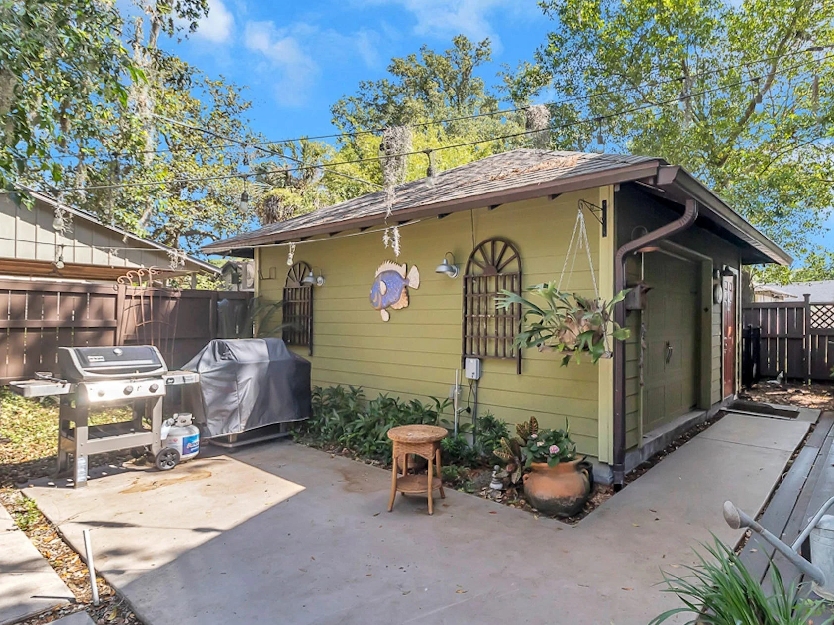 Family Turns Garage Into $69K Apartment So Son Can Launch Startup Rent-Free - Decor Hint Family Turns Garage Into $69K Apartment So Son Can Launch Startup Rent-Free
