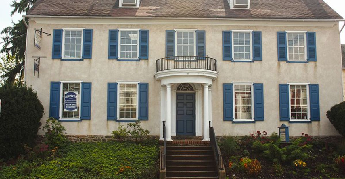 9 Classic Entryway Styles You'll See In Pennsylvania's Old Towns - Decor Hint 9 Classic Entryway Styles Youll See In Pennsylvanias Old Towns - Decor Hint