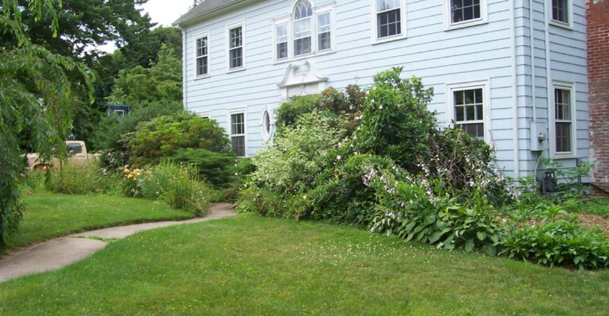 9 Things Making The Exterior Of Your Home Look Dated, And What You Can Do About Them - Decor Hint 9 Things Making The Exterior Of Your Home Look Dated And What You Can Do About Them - Decor Hint