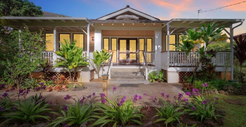 Aloha At The Front Door: 9 Curb Appeal Styles That Capture Hawaii’s Historic Charm