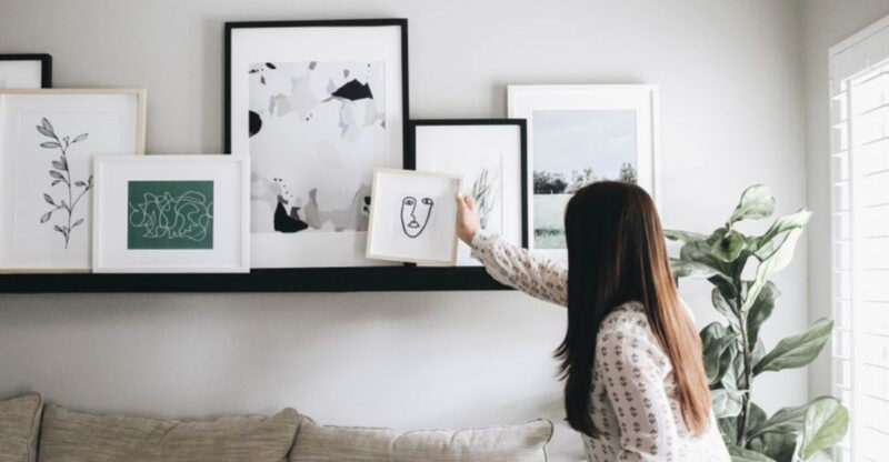 Designer Secrets: 8 Items You Should Absolutely Avoid Displaying On Your Living Room Shelves - Decor Hint Designer Secrets: 8 Items You Should Absolutely Avoid Displaying On Your Living Room Shelves