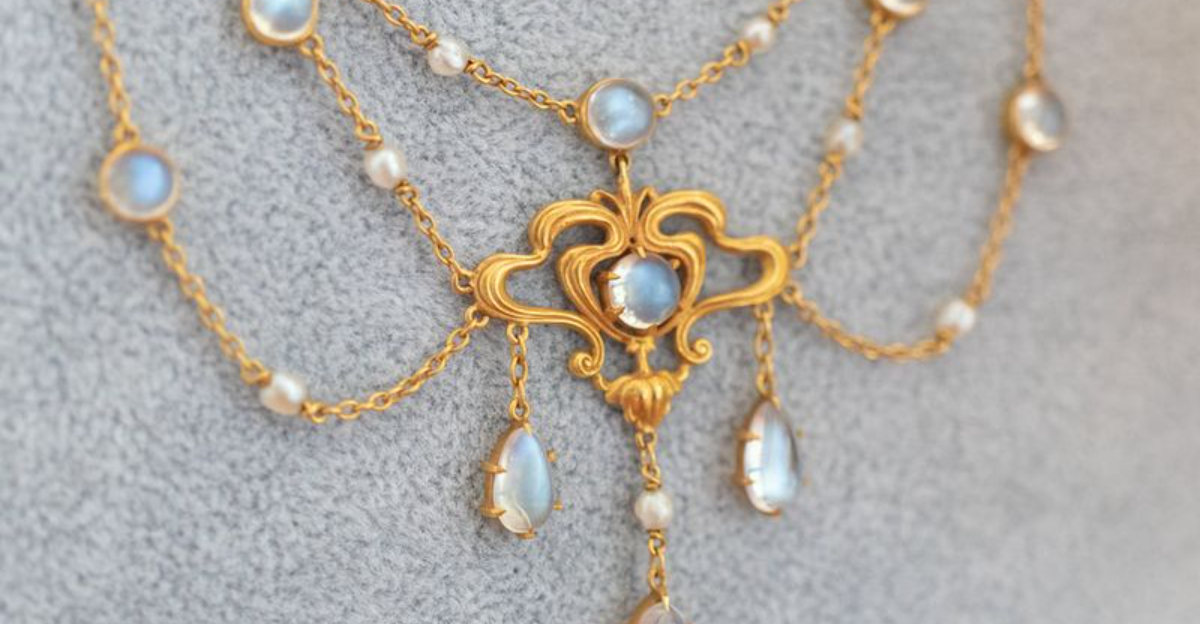 Dig Through Attics For 13 Early 1900s Gems That Minnesota Experts Say Can Fetch Thousands - Decor Hint Dig Through Attics For 13 Early 1900s Gems That Minnesota Experts Say Can Fetch Thousands - Decor Hint
