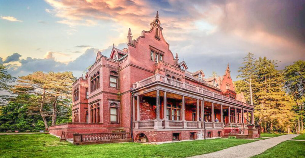 Explore 16 Historic Brick Mansions Constructed By Americas Legendary Wealthy Families - Decor Hint