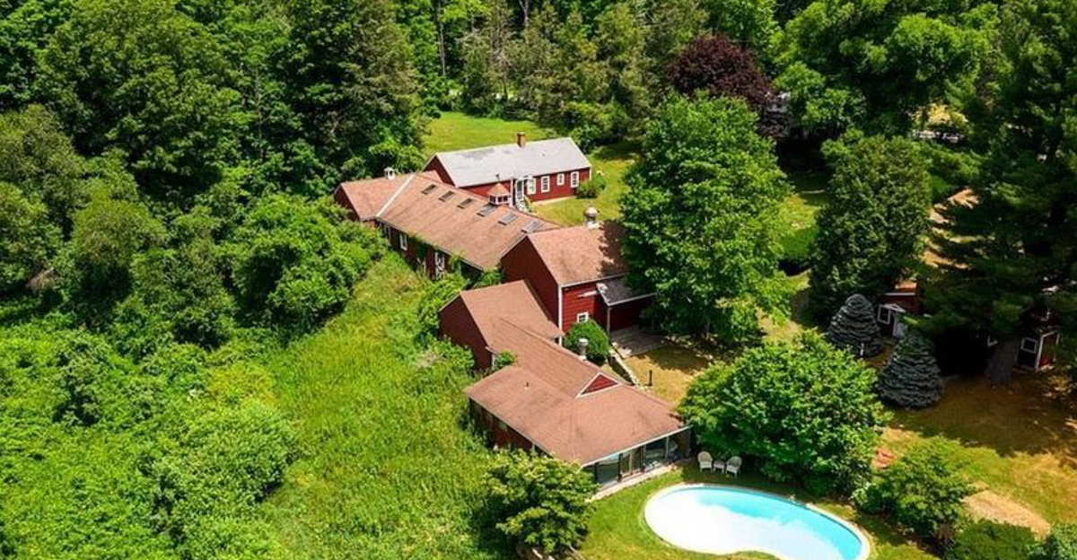 Gorgeous 1820 Colonial Estate In Connecticut Featuring 231 Acres 2 Vintage Homes And Lake Waramaug Views - Decor Hint