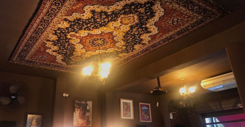 How Carpeted Ceilings Are Stealing The Accent Wall Spotlight - Decor Hint