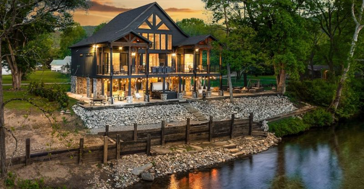 Inside 12 Of The Worlds Most Beautiful Floating Homes - Decor Hint