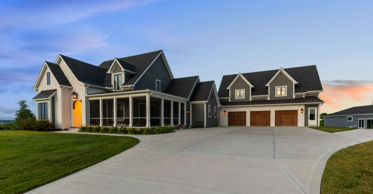 Smart And Stylish: 12 Exterior Design Ideas Seen Across Nebraska Homes - Decor Hint Smart And Stylish 12 Exterior Design Ideas Seen Across Nebraska Homes - Decor Hint