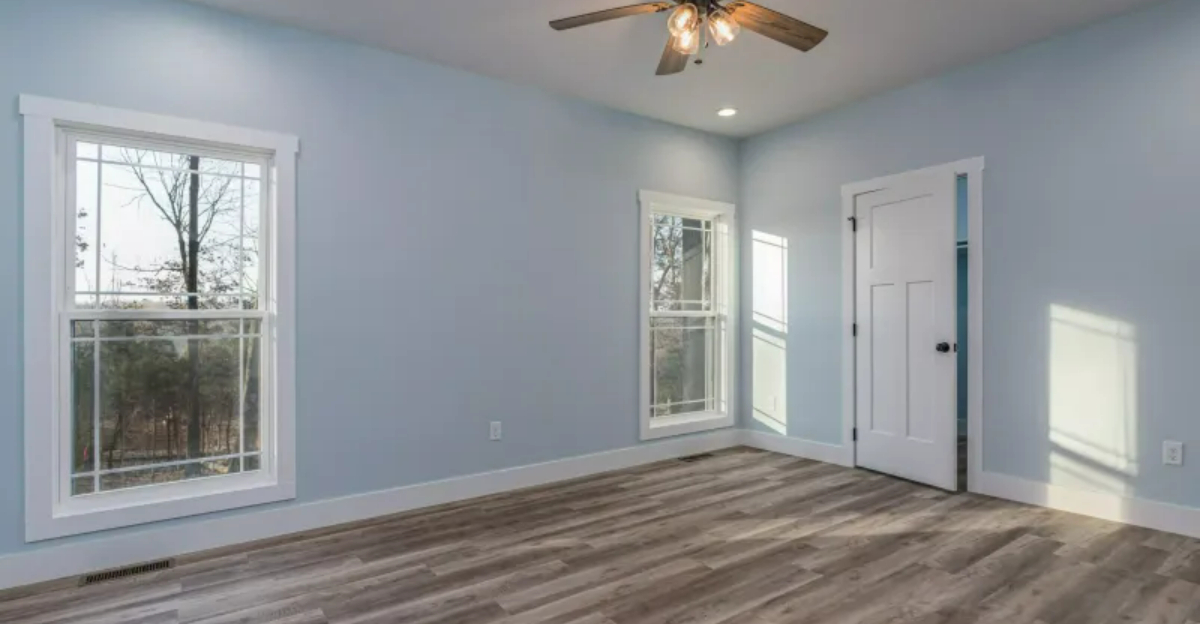 The Bedroom Flooring Style Designers Say Makes A Room Look Cheap - Decor Hint
