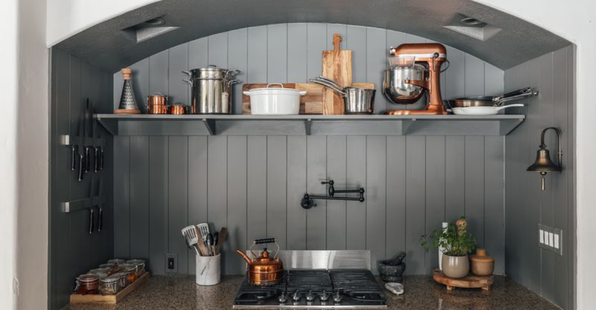 This Old-School Kitchen Trend Is Making A Major Comeback, With One Caveat - Decor Hint This Old School Kitchen Trend Is Making A Major Comeback With One Caveat - Decor Hint