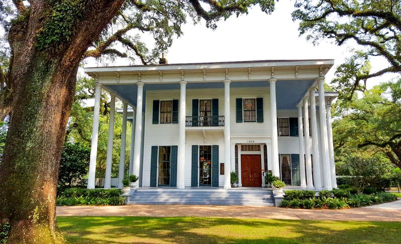 10 Alabama Porch Ceilings Painted Haint Blue Like Grandma Did - Decor Hint The Bragg-Mitchell Mansion, Mobile