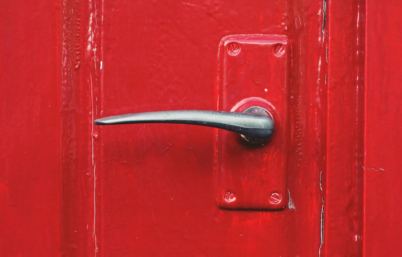 10 Common Front Entrance Features That Can Detract From Curb Appeal - Decor Hint Outdated Or Mismatched Door Hardware