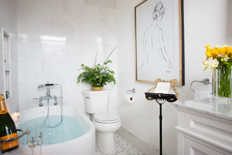 10 Costly Philadelphia Home Updates That Rarely Pay Off - Decor Hint Luxury Bathroom Overhauls