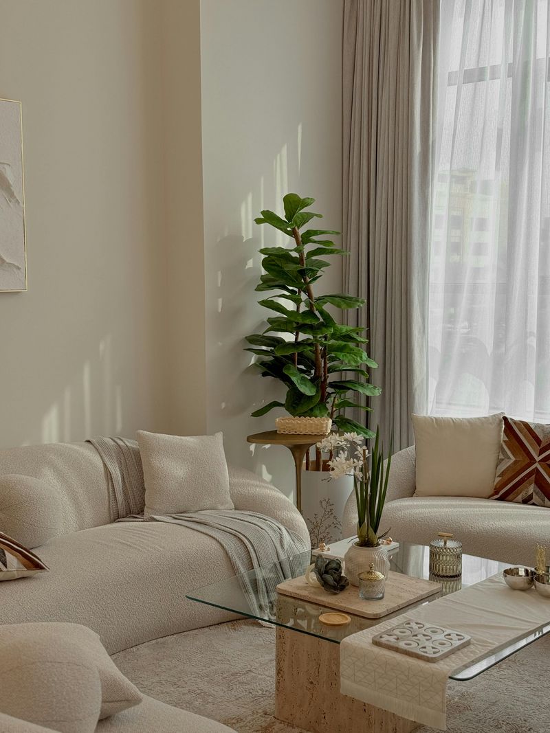 10 Decor Tips That Could Make Your Home Look Timeless With Color - Decor Hint Neutral Walls