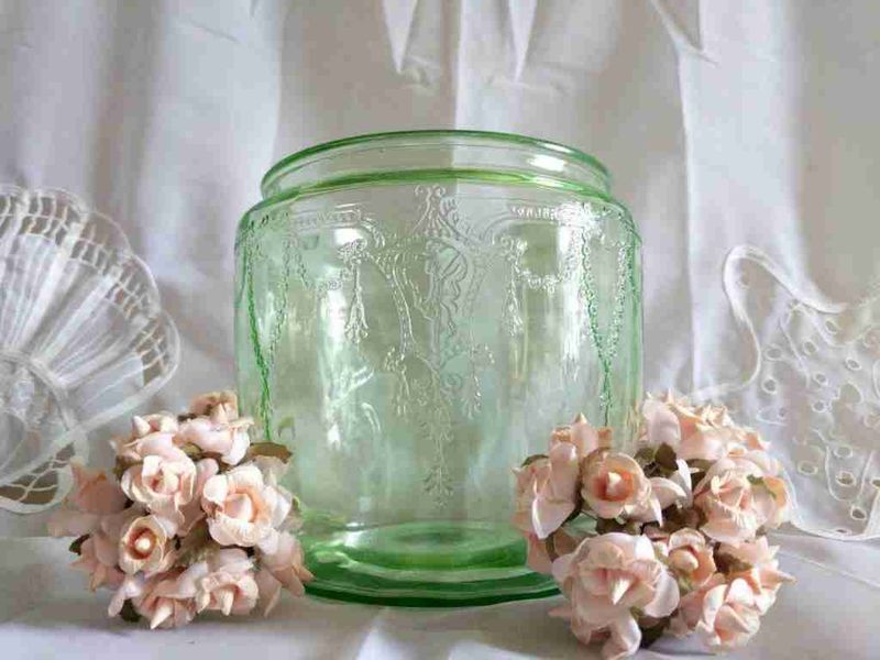 10 Depression Glass Designs Popular With Collectors In Detroit, Michigan - Decor Hint Cameo Pattern