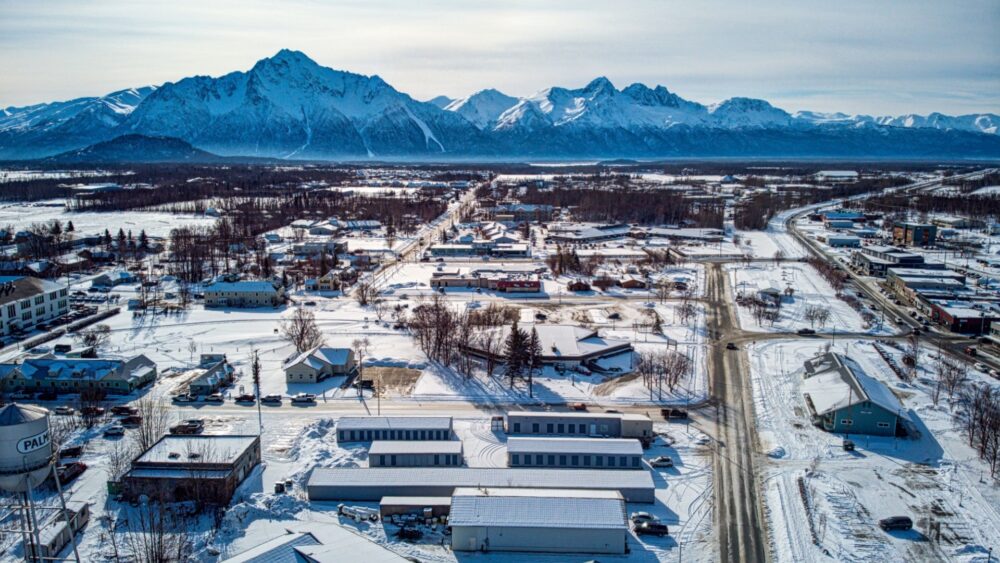 10 Exterior Design Elements Common In Alaska's Cold-Climate Homes