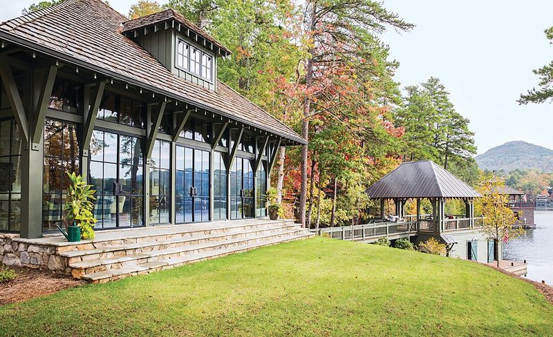 Lakeside Retreat in Lake Forest