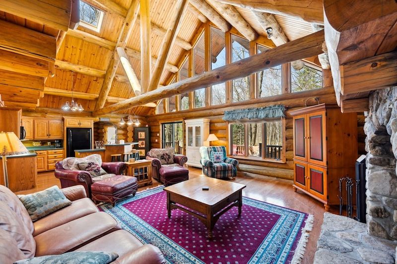 10 Michigan Basement Family Rooms Made For Laid-Back Fun - Decor Hint Rustic Lakeside Retreat
