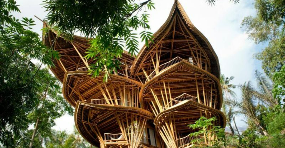 10 Modern Treehouse-Style Homes Made For Relaxing Above It All - Decor Hint 10 Modern Treehouse Style Homes Made For Relaxing Above It All - Decor Hint
