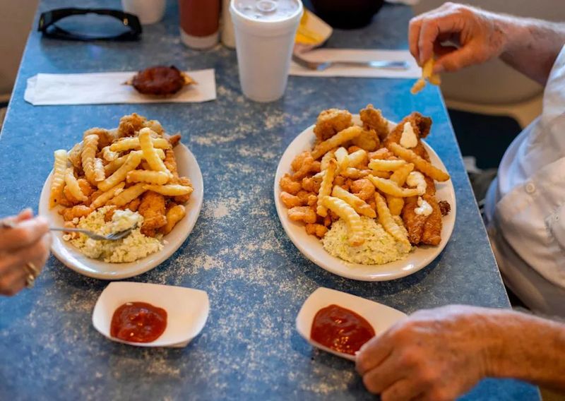 10 North Carolina Seafood Shacks That Taste Like Summer - Decor Hint Calabash Seafood Hut