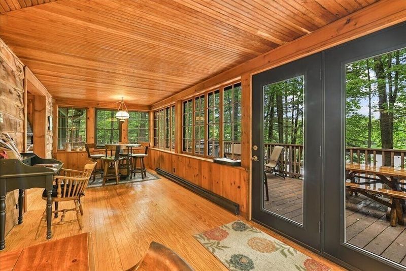 10 Pennsylvania Mountain Cabins With Scenic Views And Inviting Interiors - Decor Hint Lake Wallenpaupack Waterfront Cabins