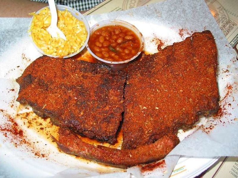 10 Tennessee Barbecue Joints Where The Smoke Still Speaks - Decor Hint Charlie Vergos' Rendezvous - Memphis