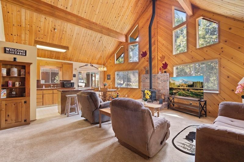 Cozy Knotty-Pine Walls