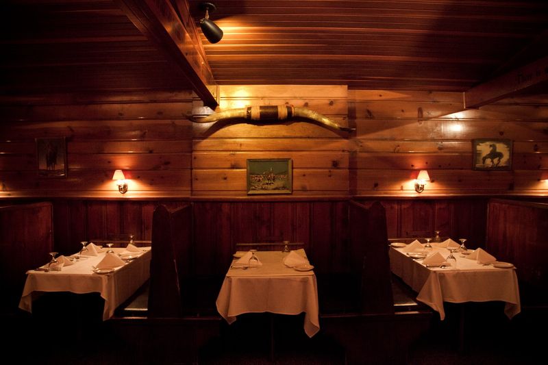 10 Wisconsin Supper Clubs That Take You Back In Time - Decor Hint The Tornado Room (Madison)