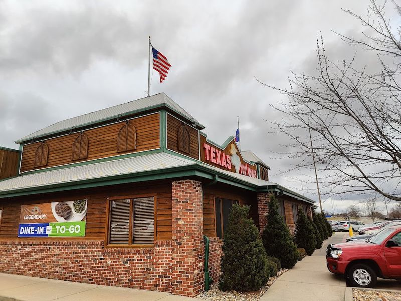 11 Authentic Family-Run Italian Spots In Illinois That Never Miss - Decor Hint Saputo's – Springfield, IL