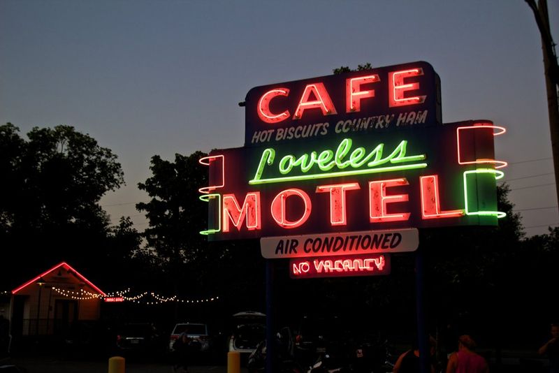11 Tennessee Dining Nooks Perfect For Pie And Coffee - Decor Hint Loveless Cafe (Nashville)