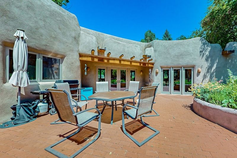 12 Courtyard Styles In New Mexico That Feel Warm And Timeless - Decor Hint Adobe Patios