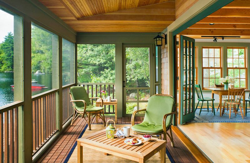 12 Michigan Cottage Porch Designs Perfect For Lakeside Living - Decor Hint Classic Wraparound Porch