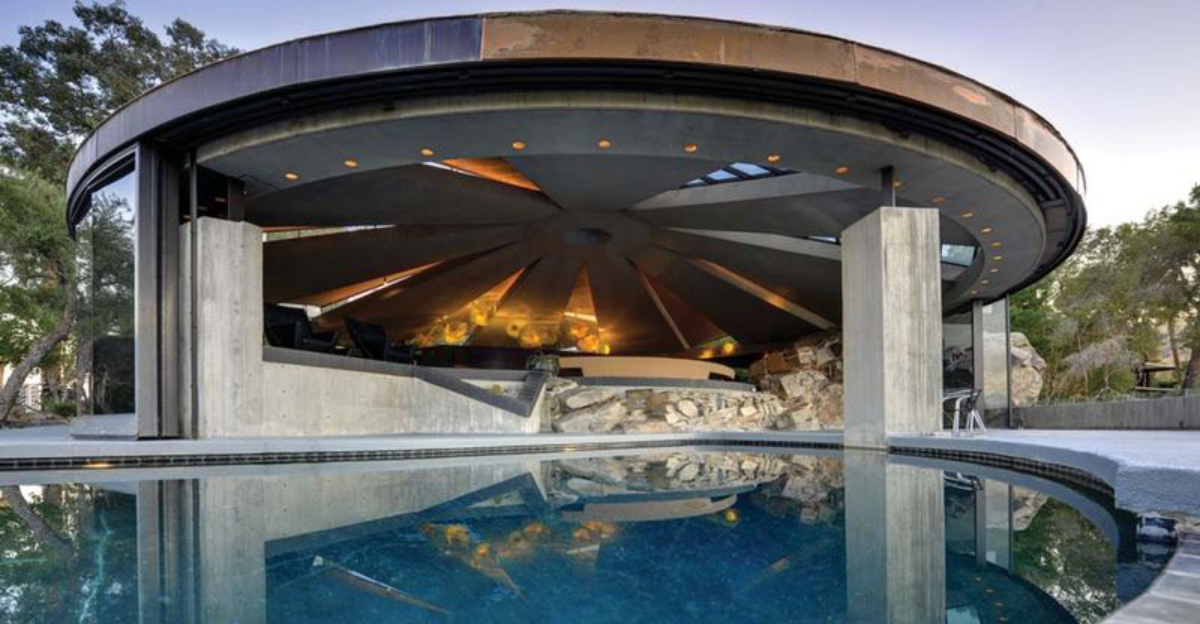 13 Extraordinary Homes That Blend Nature With Beauty - Decor Hint