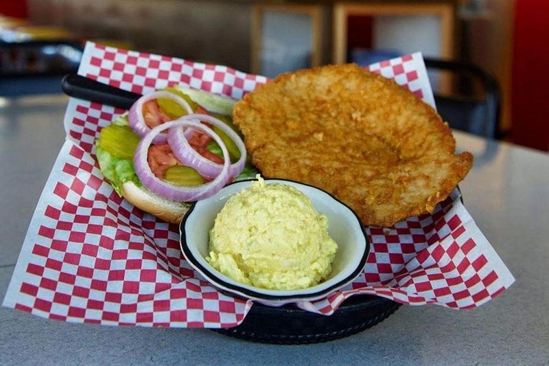 13 Iowa Restaurants Serving The Best Tenderloin Sandwiches - Decor Hint Goldie's Ice Cream Shoppe (Prairie City)
