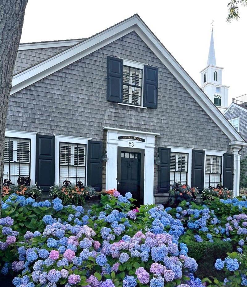 14 Cape Homes In Massachusetts With Sweet, Simple Curb Appeal - Decor Hint Nantucket Nautical Nook