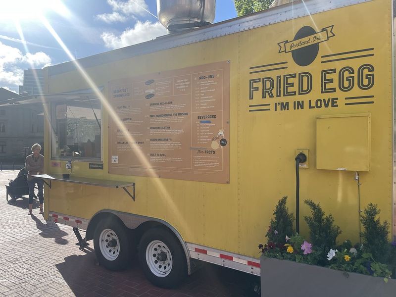 14 Oregon Food Trucks That Became Local Icons - Decor Hint Fried Egg I'm in Love: Breakfast Revolution on Wheels