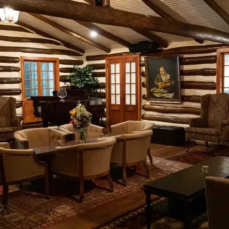 14 Small-Town Restaurants Full Of Charm In Pennsylvania - Decor Hint The Log Cabin Restaurant, Leola