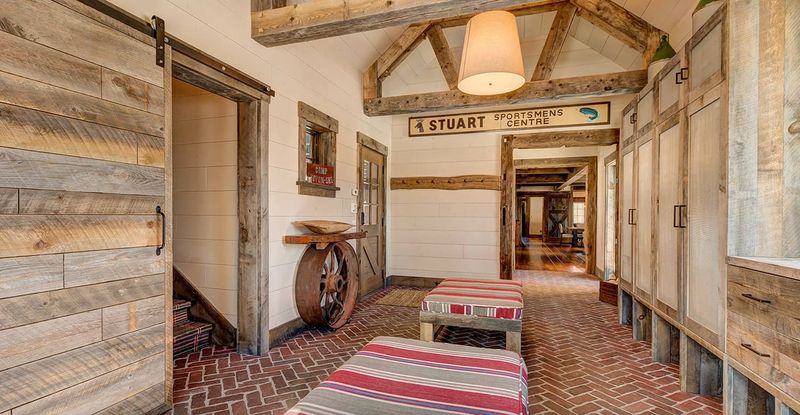 14 Vermont Farmhouse Mudrooms Designed To Tackle Mud Season - Decor Hint Rustic Reclaimed Wood Haven