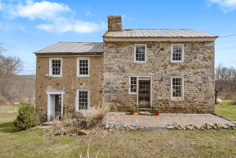 15 Defining Features Of Pennsylvania Stone Farmhouses - Decor Hint Locally Quarried Limestone