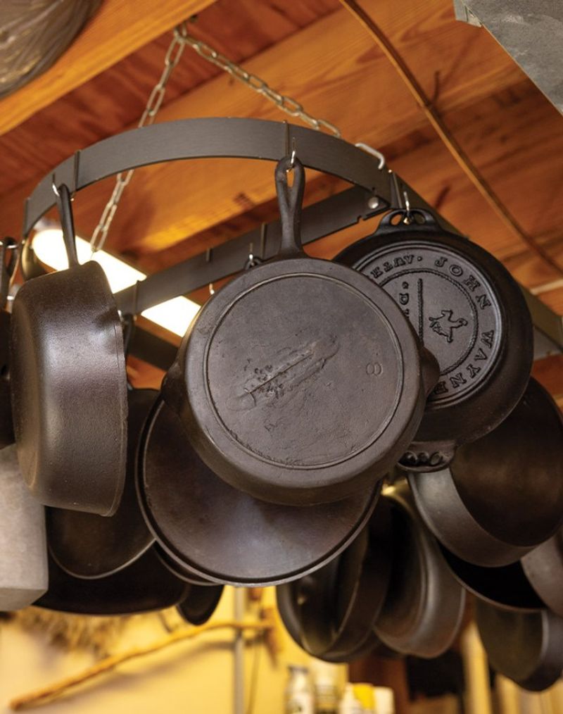 16 Alabama Kitchen Ideas That Taste Like Home - Decor Hint Cast Iron Collection
