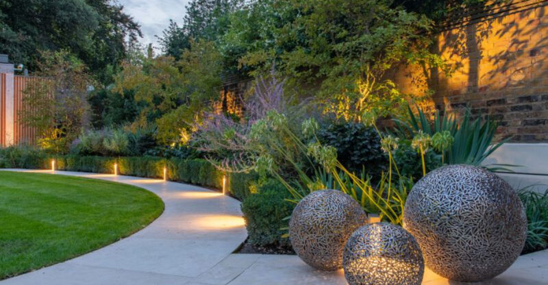 16 Garden Paths In Washington That Capture Park-Like Beauty