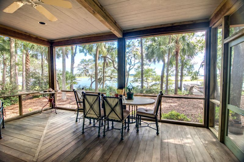 17 Charming Screened Rooms In South Carolina That Feel Like Childhood Summers - Decor Hint Lowcountry Hammock Haven