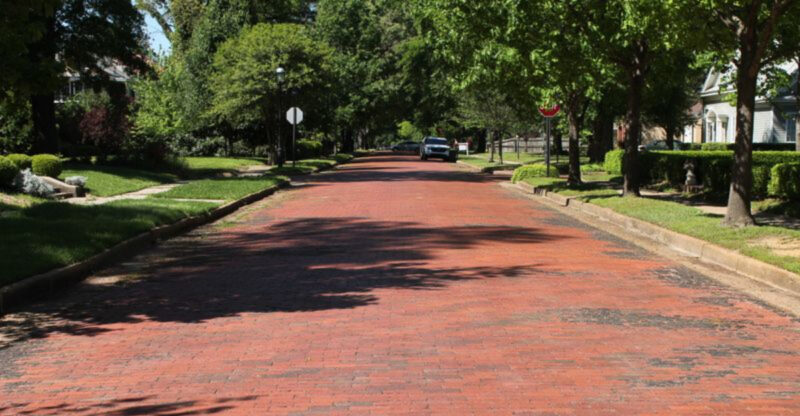 18 Delaware Brick Walkways That Look Like They’ve Always Been There
