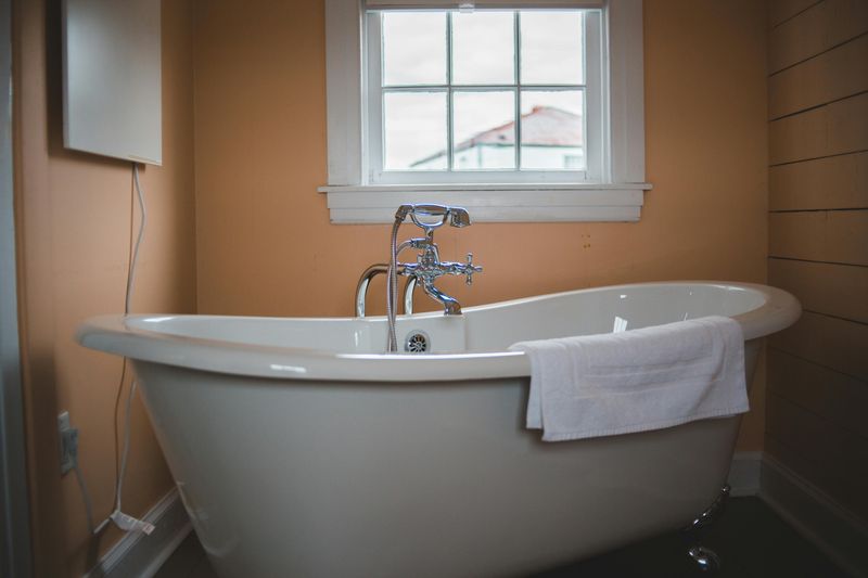 20 Vintage Bathroom Trends Rocking Pennsylvania Homes - Decor Hint Clawfoot Tubs Make a Splash