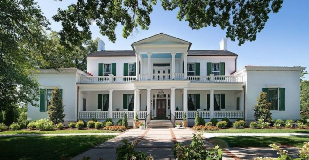 24 Historic Southern Estates That Capture A Complicated Legacy - Decor Hint