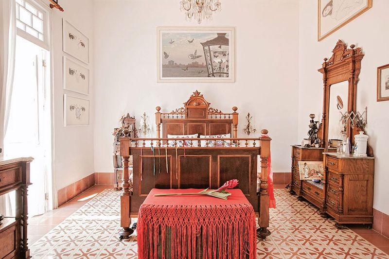 5 Tampa, Florida Antiques To Hold Onto And 5 To Sell Off - Decor Hint Vintage Cuban-Inspired Furniture